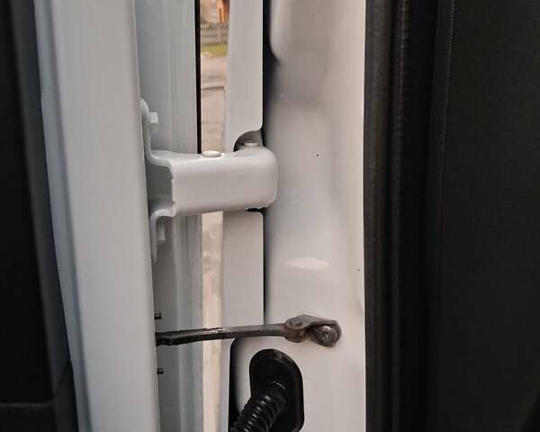 Белый Рено Мастер, объемом двигателя 2.3 л и пробегом 288 тыс. км за 19500 $, фото 29 на Automoto.ua