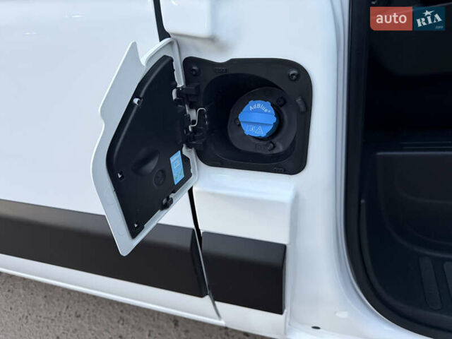 Белый Рено Мастер, объемом двигателя 0 л и пробегом 252 тыс. км за 18800 $, фото 53 на Automoto.ua