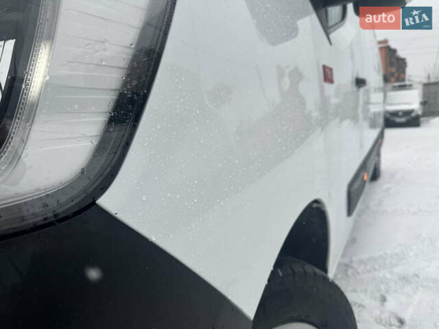 Белый Рено Мастер, объемом двигателя 2.3 л и пробегом 253 тыс. км за 20999 $, фото 6 на Automoto.ua