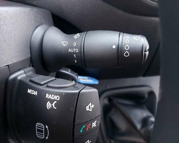 Білий Рено Мастєр, об'ємом двигуна 2.3 л та пробігом 257 тис. км за 17900 $, фото 26 на Automoto.ua