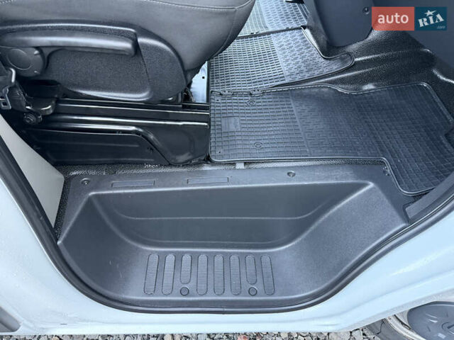 Белый Рено Мастер, объемом двигателя 2.3 л и пробегом 320 тыс. км за 24500 $, фото 40 на Automoto.ua