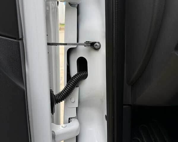 Білий Рено Мастєр, об'ємом двигуна 2.3 л та пробігом 248 тис. км за 20950 $, фото 31 на Automoto.ua