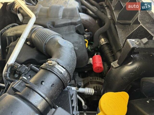 Белый Рено Мастер, объемом двигателя 2.3 л и пробегом 250 тыс. км за 19999 $, фото 43 на Automoto.ua