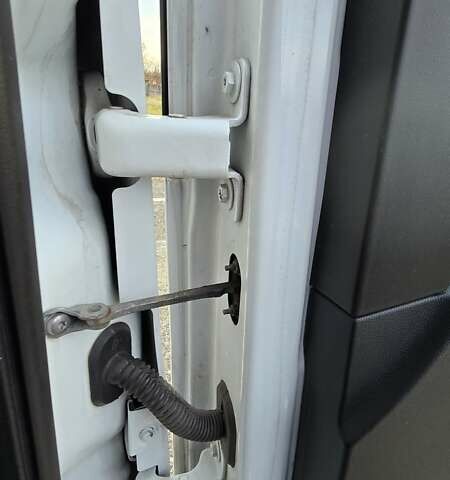 Белый Рено Мастер, объемом двигателя 2.3 л и пробегом 352 тыс. км за 17900 $, фото 20 на Automoto.ua