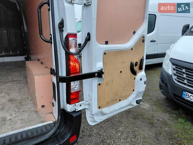 Белый Рено Мастер, объемом двигателя 2.3 л и пробегом 216 тыс. км за 20000 $, фото 22 на Automoto.ua