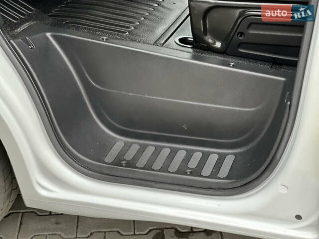 Белый Рено Мастер, объемом двигателя 2.3 л и пробегом 233 тыс. км за 17900 $, фото 83 на Automoto.ua