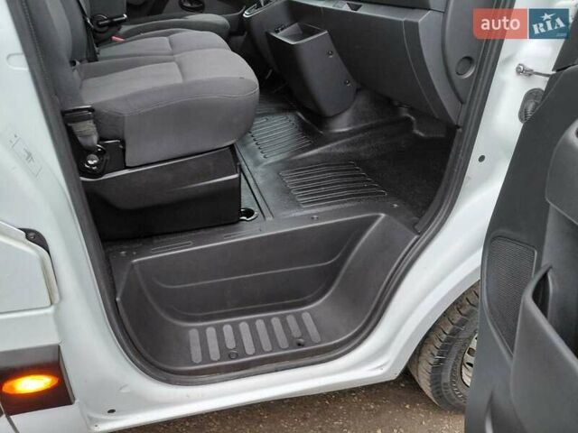 Белый Рено Мастер, объемом двигателя 2.3 л и пробегом 216 тыс. км за 20000 $, фото 47 на Automoto.ua