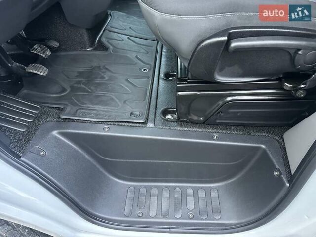 Белый Рено Мастер, объемом двигателя 2.3 л и пробегом 290 тыс. км за 25200 $, фото 32 на Automoto.ua