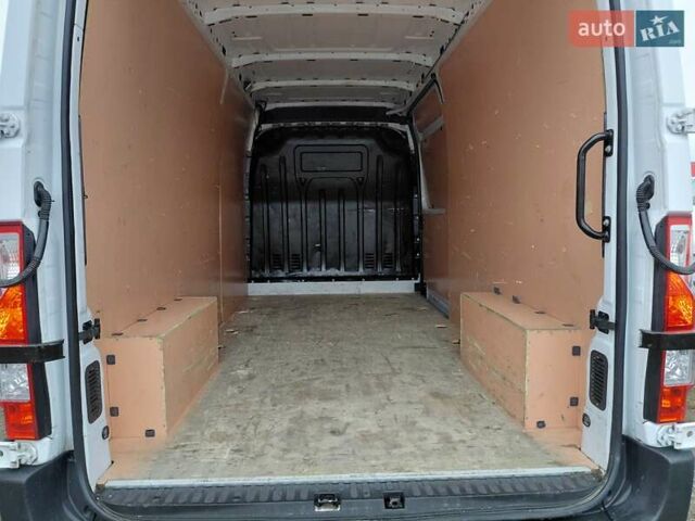 Белый Рено Мастер, объемом двигателя 2.3 л и пробегом 216 тыс. км за 20000 $, фото 26 на Automoto.ua