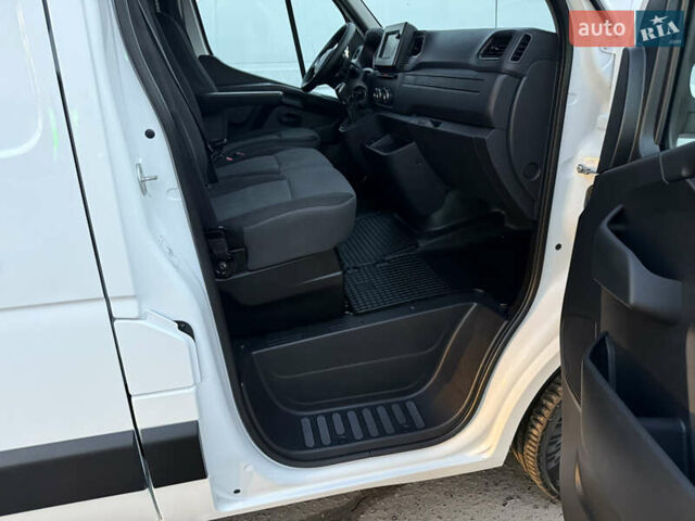 Белый Рено Мастер, объемом двигателя 0 л и пробегом 252 тыс. км за 18800 $, фото 40 на Automoto.ua