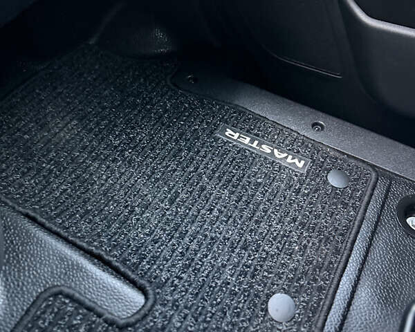 Белый Рено Мастер, объемом двигателя 2.3 л и пробегом 230 тыс. км за 19950 $, фото 31 на Automoto.ua