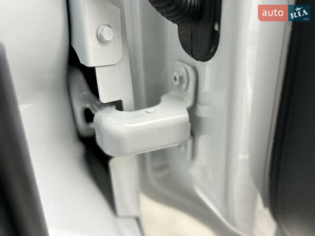 Белый Рено Мастер, объемом двигателя 2.3 л и пробегом 233 тыс. км за 17900 $, фото 128 на Automoto.ua