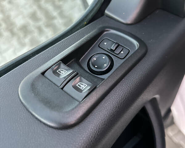 Білий Рено Мастєр, об'ємом двигуна 2.3 л та пробігом 171 тис. км за 18800 $, фото 24 на Automoto.ua