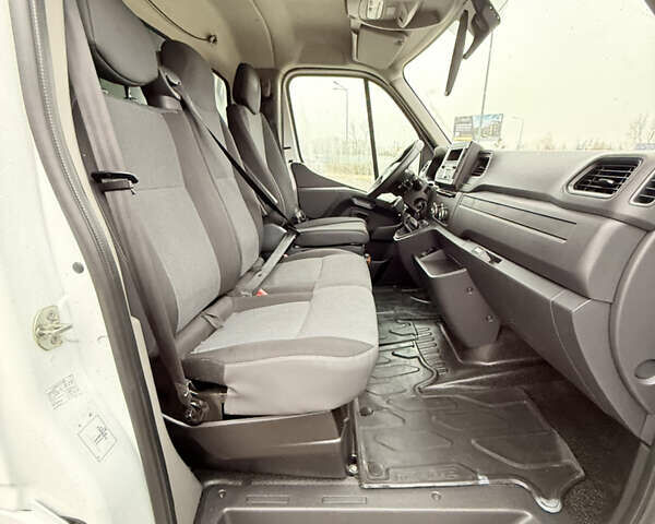 Белый Рено Мастер, объемом двигателя 2.3 л и пробегом 220 тыс. км за 19700 $, фото 6 на Automoto.ua