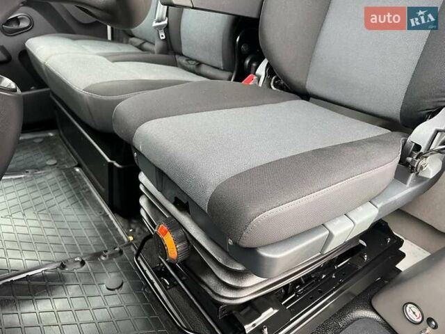 Белый Рено Мастер, объемом двигателя 2.3 л и пробегом 293 тыс. км за 24999 $, фото 77 на Automoto.ua