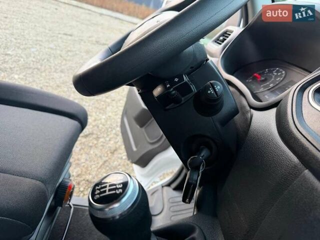 Белый Рено Мастер, объемом двигателя 2.3 л и пробегом 176 тыс. км за 21300 $, фото 31 на Automoto.ua