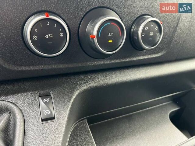 Белый Рено Мастер, объемом двигателя 2.3 л и пробегом 293 тыс. км за 24999 $, фото 68 на Automoto.ua