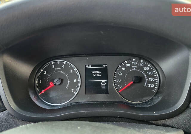 Белый Рено Мастер, объемом двигателя 2.3 л и пробегом 352 тыс. км за 17900 $, фото 10 на Automoto.ua