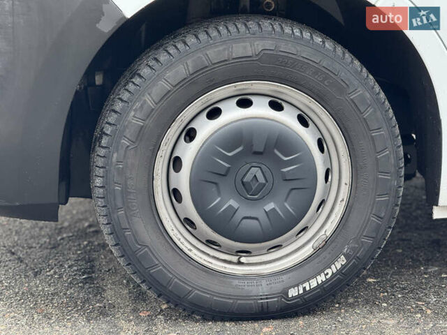 Белый Рено Мастер, объемом двигателя 2.3 л и пробегом 242 тыс. км за 21000 $, фото 7 на Automoto.ua