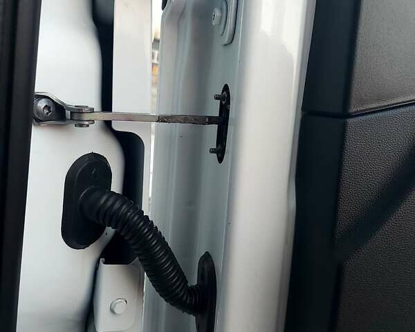 Білий Рено Мастєр, об'ємом двигуна 2.3 л та пробігом 257 тис. км за 17900 $, фото 36 на Automoto.ua