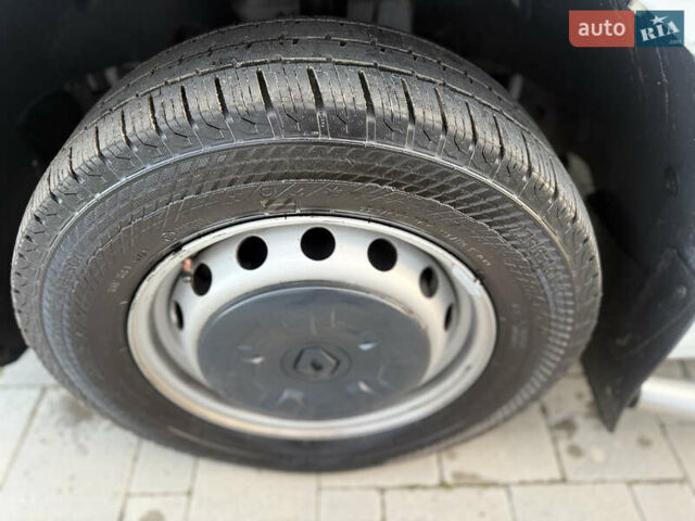 Белый Рено Мастер, объемом двигателя 2.3 л и пробегом 230 тыс. км за 19950 $, фото 18 на Automoto.ua