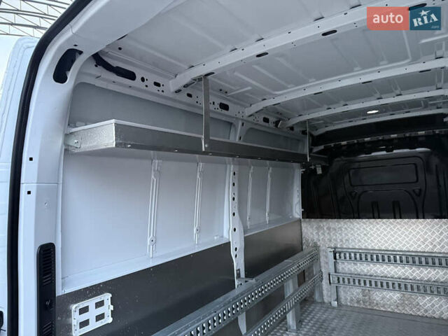 Белый Рено Мастер, объемом двигателя 0 л и пробегом 252 тыс. км за 18800 $, фото 68 на Automoto.ua
