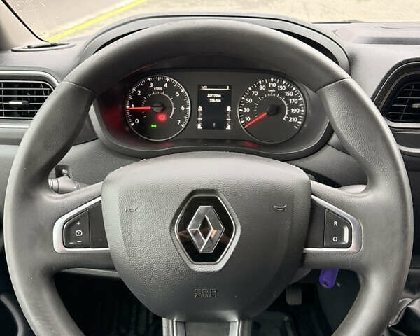 Белый Рено Мастер, объемом двигателя 2.3 л и пробегом 220 тыс. км за 19700 $, фото 7 на Automoto.ua