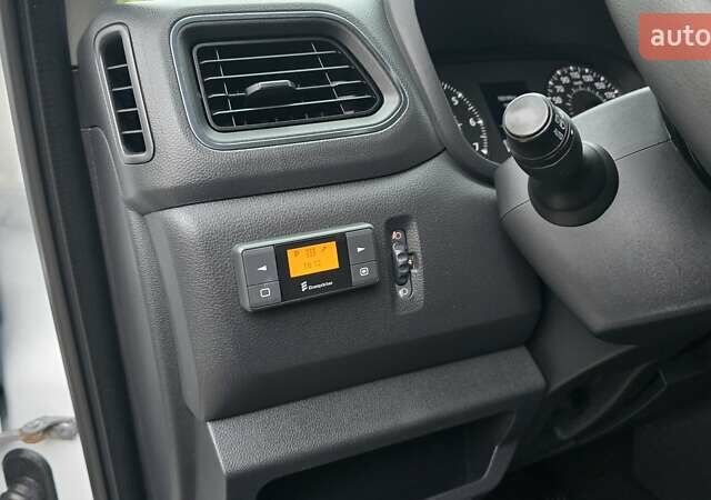 Белый Рено Мастер, объемом двигателя 2.3 л и пробегом 193 тыс. км за 21700 $, фото 24 на Automoto.ua