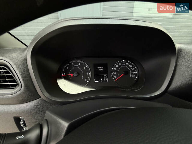 Белый Рено Мастер, объемом двигателя 2.3 л и пробегом 177 тыс. км за 20900 $, фото 47 на Automoto.ua