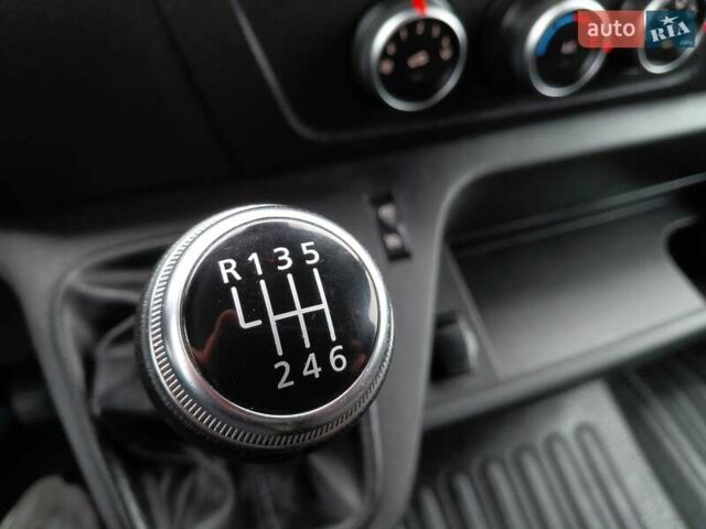 Белый Рено Мастер, объемом двигателя 2.3 л и пробегом 216 тыс. км за 20000 $, фото 56 на Automoto.ua