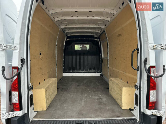 Білий Рено Мастєр, об'ємом двигуна 2.3 л та пробігом 204 тис. км за 22300 $, фото 27 на Automoto.ua