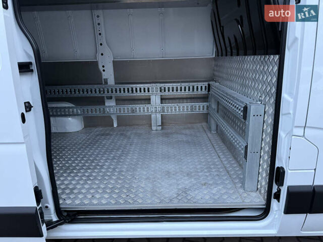 Белый Рено Мастер, объемом двигателя 0 л и пробегом 252 тыс. км за 18800 $, фото 77 на Automoto.ua