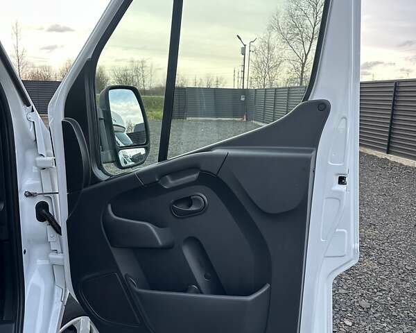 Белый Рено Мастер, объемом двигателя 2.3 л и пробегом 290 тыс. км за 25200 $, фото 24 на Automoto.ua