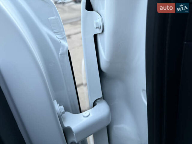 Белый Рено Мастер, объемом двигателя 0 л и пробегом 252 тыс. км за 18800 $, фото 18 на Automoto.ua