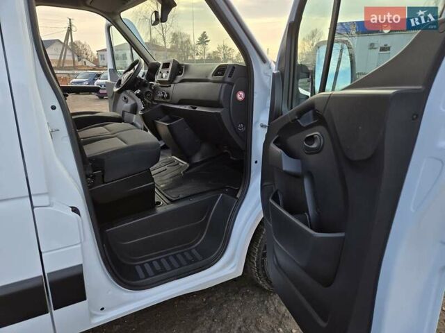 Белый Рено Мастер, объемом двигателя 2.3 л и пробегом 179 тыс. км за 18900 $, фото 54 на Automoto.ua