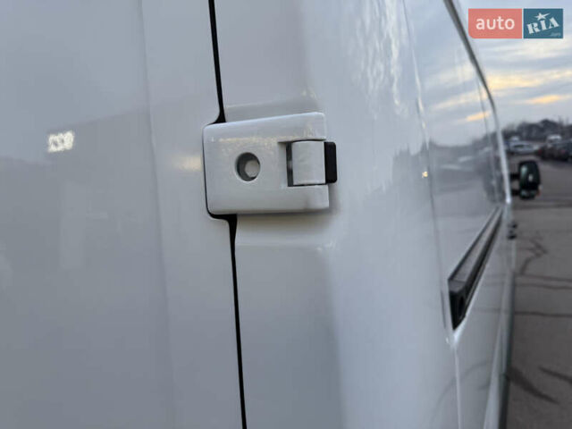 Белый Рено Мастер, объемом двигателя 0 л и пробегом 252 тыс. км за 18800 $, фото 12 на Automoto.ua