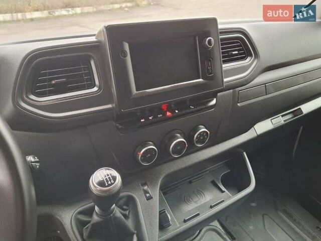 Белый Рено Мастер, объемом двигателя 2.3 л и пробегом 241 тыс. км за 19800 $, фото 7 на Automoto.ua