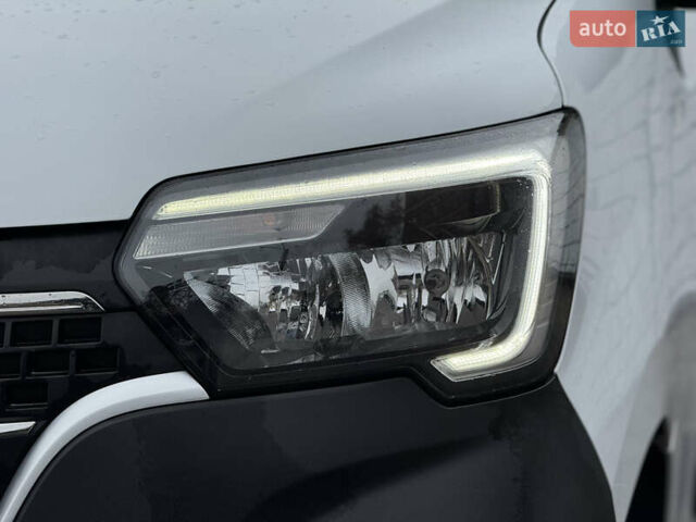 Белый Рено Мастер, объемом двигателя 2.3 л и пробегом 242 тыс. км за 21000 $, фото 6 на Automoto.ua