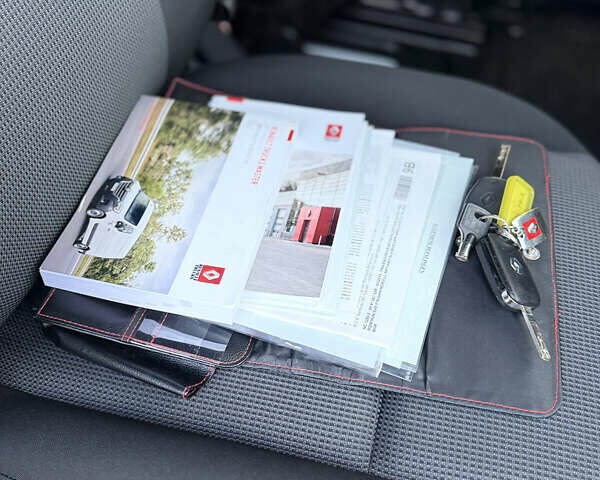 Белый Рено Мастер, объемом двигателя 2.3 л и пробегом 230 тыс. км за 19950 $, фото 38 на Automoto.ua