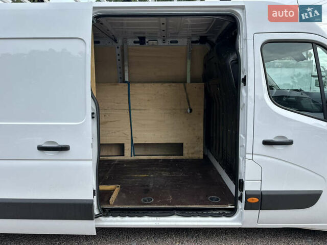 Белый Рено Мастер, объемом двигателя 2.3 л и пробегом 204 тыс. км за 20800 $, фото 19 на Automoto.ua