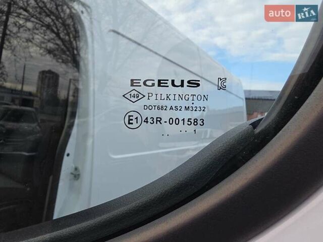 Белый Рено Мастер, объемом двигателя 2.3 л и пробегом 206 тыс. км за 21000 $, фото 17 на Automoto.ua