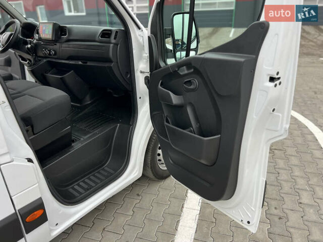Белый Рено Мастер, объемом двигателя 2.3 л и пробегом 233 тыс. км за 17900 $, фото 112 на Automoto.ua