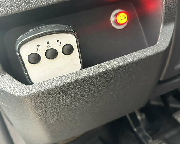 Белый Рено Мастер, объемом двигателя 2.3 л и пробегом 193 тыс. км за 22500 $, фото 26 на Automoto.ua