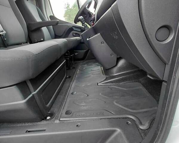 Белый Рено Мастер, объемом двигателя 2.3 л и пробегом 192 тыс. км за 18400 $, фото 43 на Automoto.ua