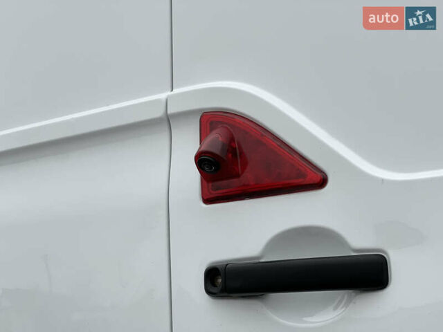 Белый Рено Мастер, объемом двигателя 2.3 л и пробегом 233 тыс. км за 17900 $, фото 69 на Automoto.ua