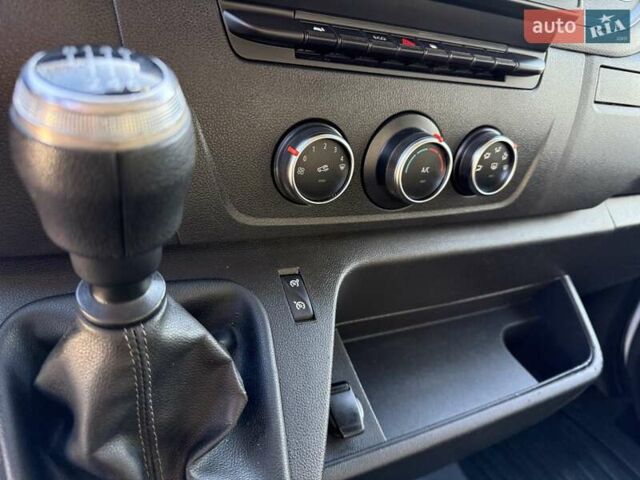 Белый Рено Мастер, объемом двигателя 2.3 л и пробегом 250 тыс. км за 19999 $, фото 24 на Automoto.ua