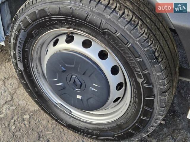 Белый Рено Мастер, объемом двигателя 2.3 л и пробегом 179 тыс. км за 18900 $, фото 21 на Automoto.ua