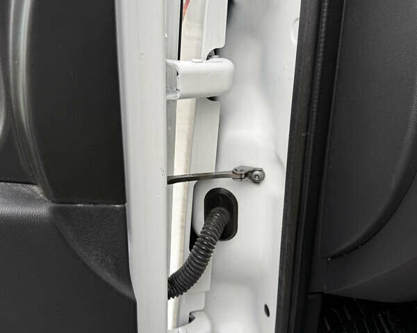 Білий Рено Мастєр, об'ємом двигуна 2.3 л та пробігом 98 тис. км за 27300 $, фото 45 на Automoto.ua