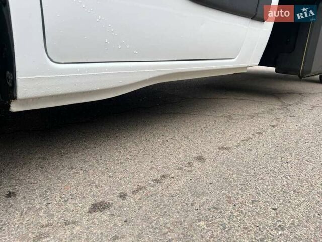 Белый Рено Мастер, объемом двигателя 2.3 л и пробегом 293 тыс. км за 24999 $, фото 27 на Automoto.ua