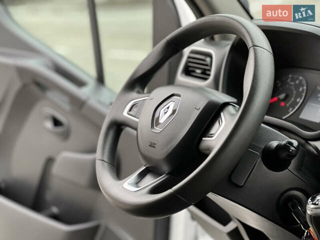 Белый Рено Мастер, объемом двигателя 2.3 л и пробегом 233 тыс. км за 17900 $, фото 111 на Automoto.ua